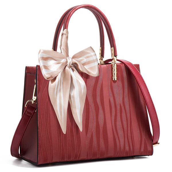 handbag mother's day bag 2022 atmospheric middle-aged women's large capacity one shoulder handbag 
handbag mother's day bag 2022 atmospheric middle-aged women's large capacity one shoulder handbag