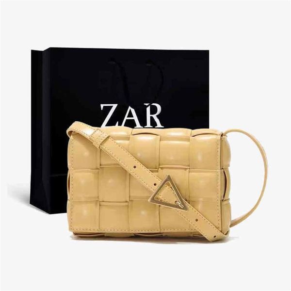 bottegas designer handbags 2022 venetas jodie spring fetal sheepskin large woven women's bag leather pillow single shoulder m286s
bottegas designer handbags 2022 venetas jodie spring fetal sheepskin large woven women's bag leather pillow single shoulder m286s