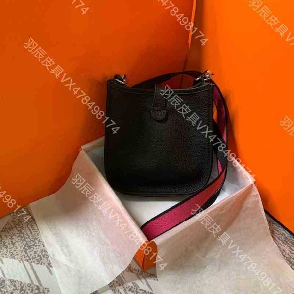 new 2022 hollow out mini evelyn women's bag wide shoulder strap leather single shoulder messenger bag bucket lbfl
new 2022 hollow out mini evelyn women's bag wide shoulder strap leather single shoulder messenger bag bucket lbfl