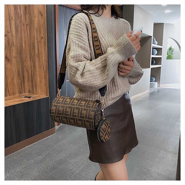 designer winter winter new style messenger wide belt simple cylinder pillow flower boston women's shoulder bag handbags outlet
designer winter winter new style messenger wide belt simple cylinder pillow flower boston women's shoulder bag handbags outlet