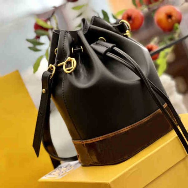 shopping bags vintage mouth tightened bucket women two-color stitching handbag shoulder leather designer crossbody female purses 220307
shopping bags vintage mouth tightened bucket women two-color stitching handbag shoulder leather designer crossbody female purses 220307