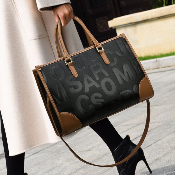 large capacity new women's handbag simple printing soft leather atmospheric shoulder bag autumn and winter women's messenger bag
large capacity new women's handbag simple printing soft leather atmospheric shoulder bag autumn and winter women's messenger bag