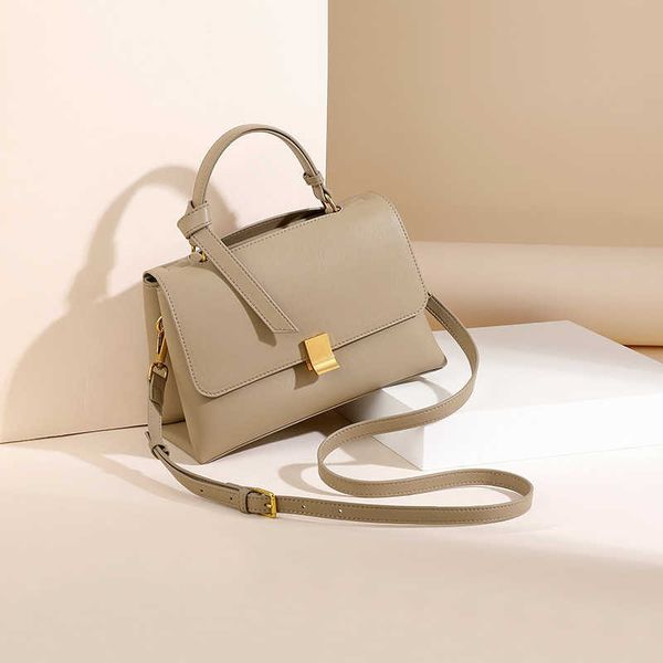 texture small 2022 versatile single shoulder messenger women's fashion niche design handbag
texture small 2022 versatile single shoulder messenger women's fashion niche design handbag