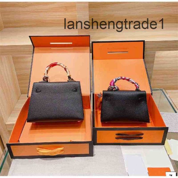 designer classic herme women handbag women's shopping bag fashion matching silk scarf pendant three piece set high quaty single shoulde
designer classic herme women handbag women's shopping bag fashion matching silk scarf pendant three piece set high quaty single shoulde