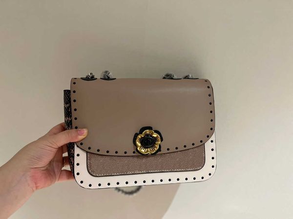 camellia chain bag luxury women shoulder bags fashion designer handbag cross body bag messenger clamshell purse 23x18cm
camellia chain bag luxury women shoulder bags fashion designer handbag cross body bag messenger clamshell purse 23x18cm