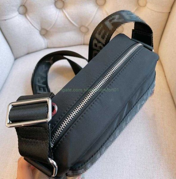 winter 2021 design chest men's and women's handbag purse full color cute messenger bag shoulder bag size 23cm
winter 2021 design chest men's and women's handbag purse full color cute messenger bag shoulder bag size 23cm