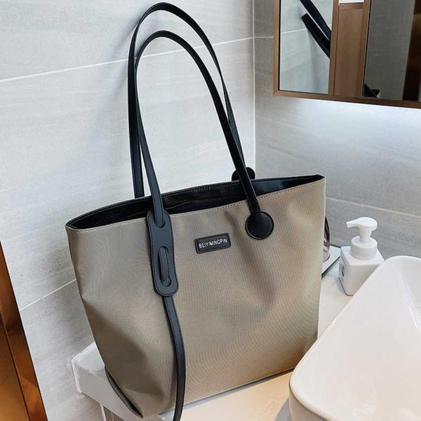 hand waterproof nylon butot women's commuting autumn 2022 high-capacity portable one shoulder bag
hand waterproof nylon butot women's commuting autumn 2022 high-capacity portable one shoulder bag