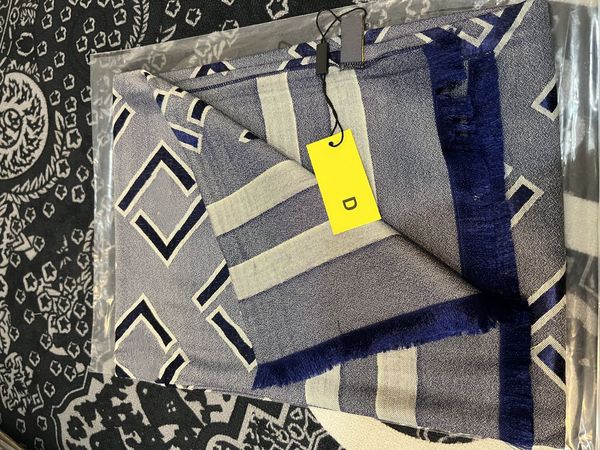 2022designer pattern silk scarf for women printing stripe geometric brand scarves orange hardcover box set birthday valentine mother day gif, Blue;gray
2022designer pattern silk scarf for women printing stripe geometric brand scarves orange hardcover box set birthday valentine mother day gif, Blue;gray