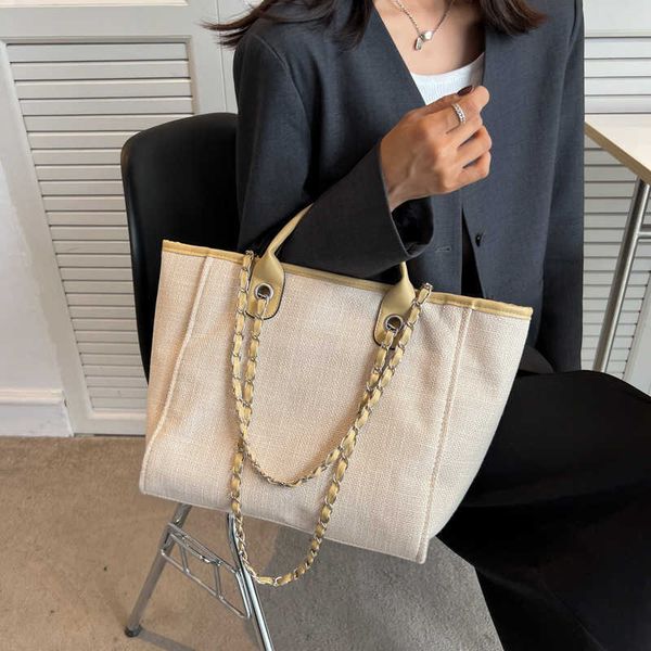 hand simple canvas women's 2022 fashion small fragrance hand large capacity chain shoulder bag
hand simple canvas women's 2022 fashion small fragrance hand large capacity chain shoulder bag