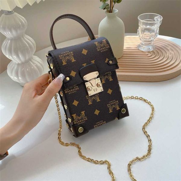 wind mini chain female letter printing mobile phone pu leather fashion vertical rivet messenger bag purses sale
wind mini chain female letter printing mobile phone pu leather fashion vertical rivet messenger bag purses sale