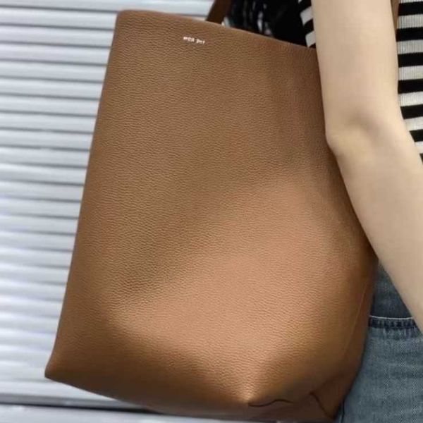 designer leather bags small crowd minimalist high-end air ceiling temperament litchi grain big barrel baosen seriesclassic tote bag the row
designer leather bags small crowd minimalist high-end air ceiling temperament litchi grain big barrel baosen seriesclassic tote bag the row