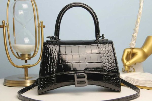 design purse bag women new hourglass bag leather women's crocodile pattern sling single shoulder mini portable messenger
design purse bag women new hourglass bag leather women's crocodile pattern sling single shoulder mini portable messenger