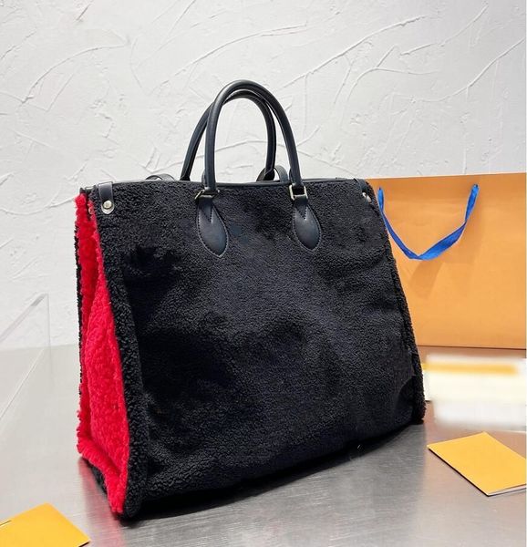 2022 designer pochette fur lamb wool bag cotton large capacity shopping bags women winter handbag crossbody purse letter inside zipper soft
2022 designer pochette fur lamb wool bag cotton large capacity shopping bags women winter handbag crossbody purse letter inside zipper soft