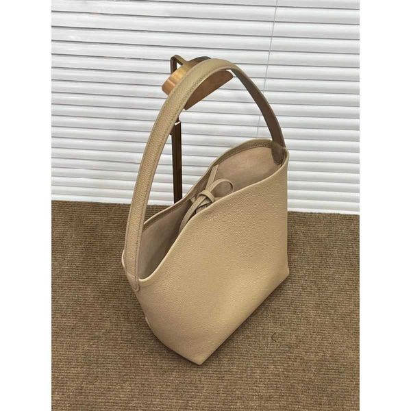 the row bags women designers luxurys the row tote crossbody leather bucket half moon bag crescent underarm shoulder purse n46u nn6v
the row bags women designers luxurys the row tote crossbody leather bucket half moon bag crescent underarm shoulder purse n46u nn6v