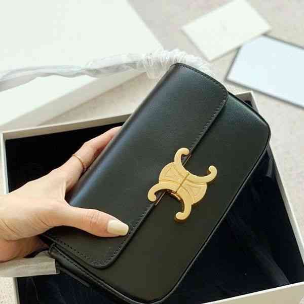 triumphal arch leather black armpit 2022 spring summer new portable one shoulder french stick pink bean curd small square bag
triumphal arch leather black armpit 2022 spring summer new portable one shoulder french stick pink bean curd small square bag