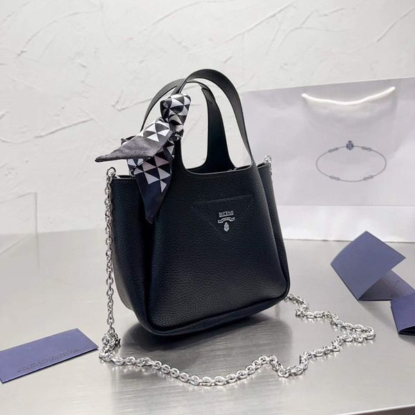 fashion handbag designer single shoulder bag women's leather cross-body tote bag chain silk scarf large capacity shopping purse 5a orig
fashion handbag designer single shoulder bag women's leather cross-body tote bag chain silk scarf large capacity shopping purse 5a orig