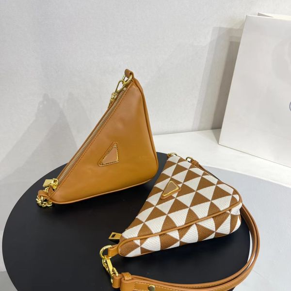 double bag designer woven and leather triangle bag women's shoulder bag double shoulder belt size 21x28cm
double bag designer woven and leather triangle bag women's shoulder bag double shoulder belt size 21x28cm