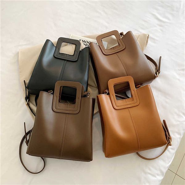 hand solid color hand 2022 autumn and winter design single shoulder messenger women's large capacity ocean splicing tote bag
hand solid color hand 2022 autumn and winter design single shoulder messenger women's large capacity ocean splicing tote bag