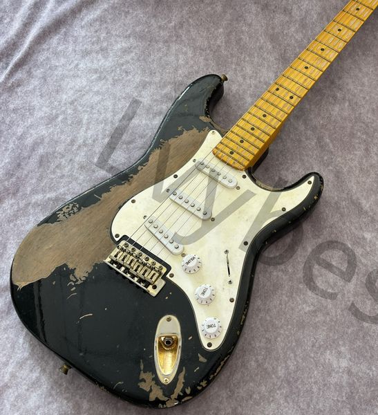 lvyelectric guitar relic black color yellowish maple neck fingerboard black dots inlay chrome parts 
lvyelectric guitar relic black color yellowish maple neck fingerboard black dots inlay chrome parts