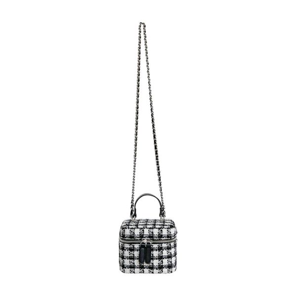 original brand mini soft trunk bags for women luxury designer square shoulder bag fashion chain small box handbag, Black;red
original brand mini soft trunk bags for women luxury designer square shoulder bag fashion chain small box handbag, Black;red