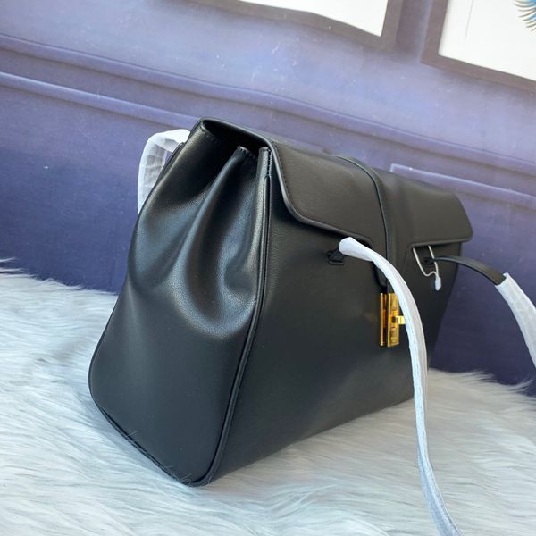 designer single shoulder bag luxury brand retro solid leather material for women's new handbag fashion multifunctional large capacity c
designer single shoulder bag luxury brand retro solid leather material for women's new handbag fashion multifunctional large capacity c