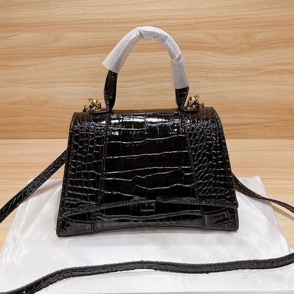 leather overnight bag fashion handbags luxury bags hourglass bag crocodile embossing women totes single shoulder crossbody bag half moon gen
leather overnight bag fashion handbags luxury bags hourglass bag crocodile embossing women totes single shoulder crossbody bag half moon gen