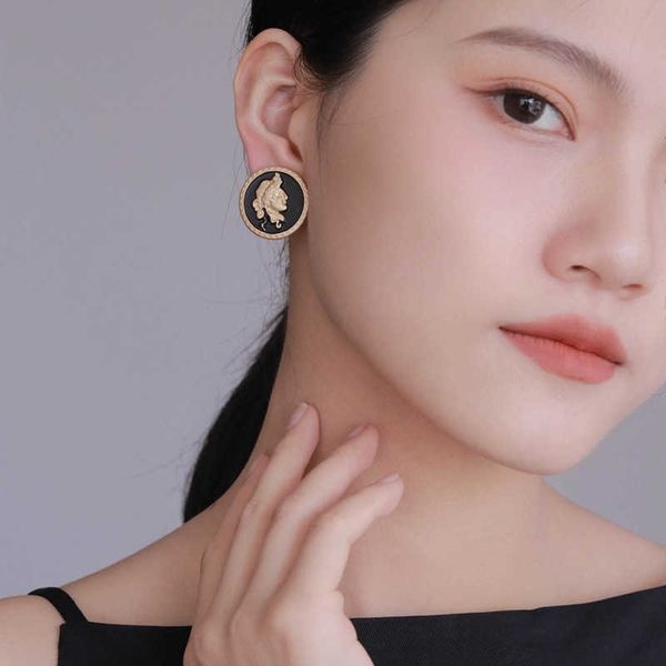 high class portrait coin new fashion design french style earrings female silver needle, Golden
high class portrait coin new fashion design french style earrings female silver needle, Golden