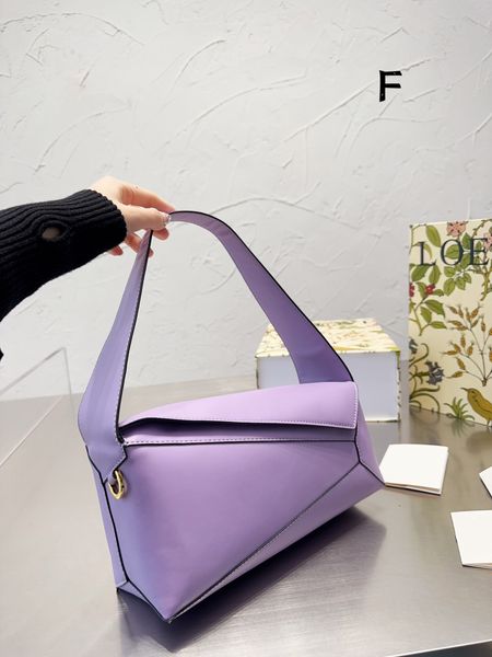 lock button bags hasp high end customized brand luxury womens fashion bags leisure loewes shoulder messenger bag casual leather loewe chain
lock button bags hasp high end customized brand luxury womens fashion bags leisure loewes shoulder messenger bag casual leather loewe chain