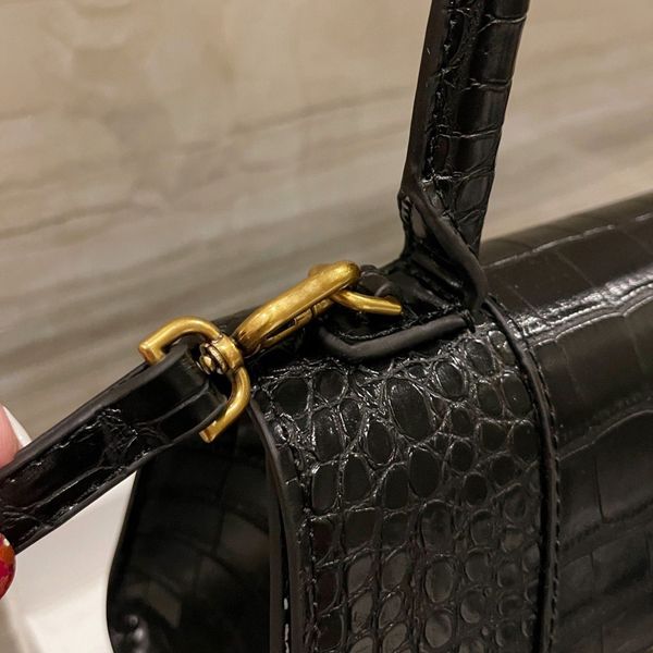 lady fashion handbags luxury bags hourglass crocodile embossing women totes single shoulder crossbody half moon genuine leather classic retr
lady fashion handbags luxury bags hourglass crocodile embossing women totes single shoulder crossbody half moon genuine leather classic retr