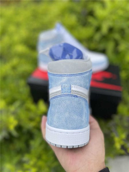 shoes 1 high hyper royal men 1s light smoke grey white sneaker trainer, White;red
shoes 1 high hyper royal men 1s light smoke grey white sneaker trainer, White;red