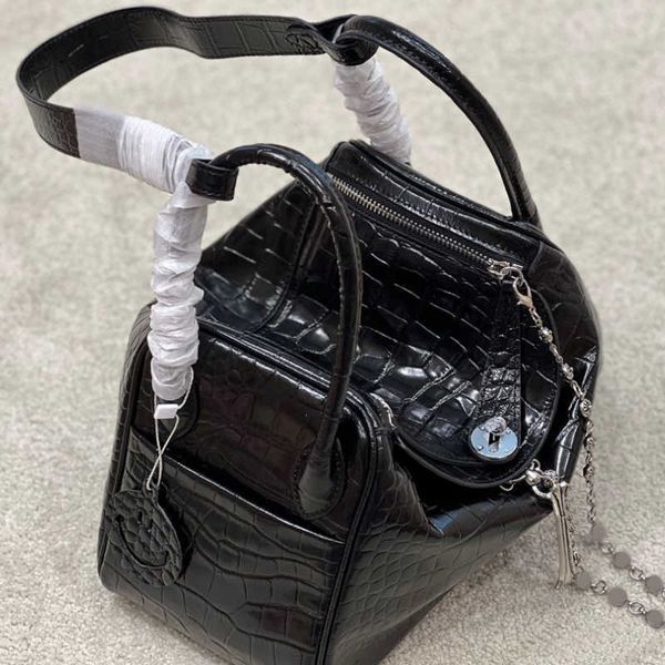 c hearts boston bags luxurys handbag pillow bag women designer crossbody luggage classic high capacity shoulder bags leather female crossbod
c hearts boston bags luxurys handbag pillow bag women designer crossbody luggage classic high capacity shoulder bags leather female crossbod