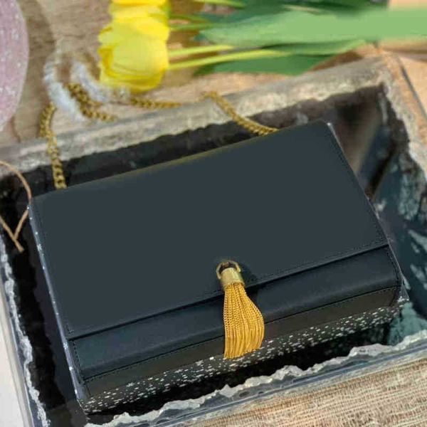 luxury tassel shoulder bag women classic square messenger bags leather shoulder crossbody envelope bag female purses 220809
luxury tassel shoulder bag women classic square messenger bags leather shoulder crossbody envelope bag female purses 220809