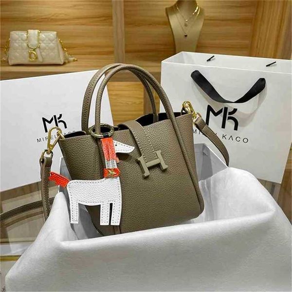 bags bag women 2022 new litchi pattern bucket bag versatile commuter portable vegetable basket one shoulder messenger women's purse
bags bag women 2022 new litchi pattern bucket bag versatile commuter portable vegetable basket one shoulder messenger women's purse