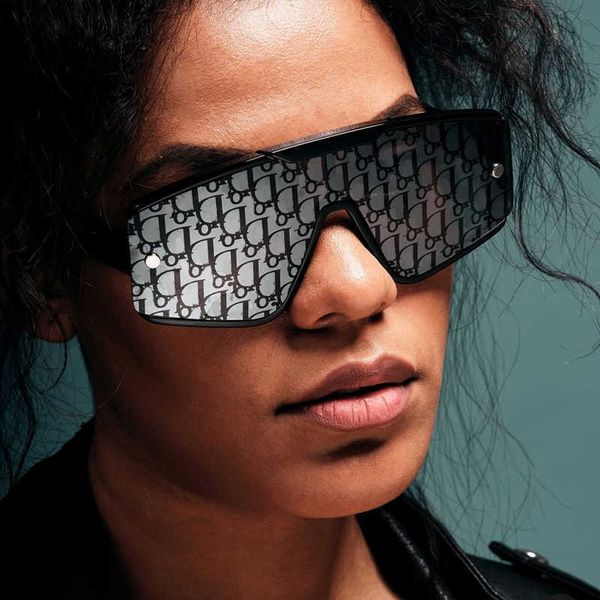 sunglasses 2022 womens removable magnetic sleeve integrated large frame fashion riding glasses, White;black
sunglasses 2022 womens removable magnetic sleeve integrated large frame fashion riding glasses, White;black