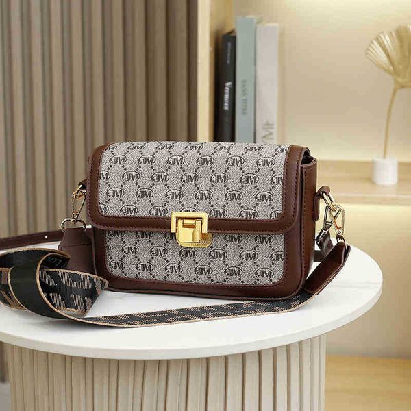 popular new small square bag outlet high-grade feeling women's texture versatile messenger shoulder
popular new small square bag outlet high-grade feeling women's texture versatile messenger shoulder