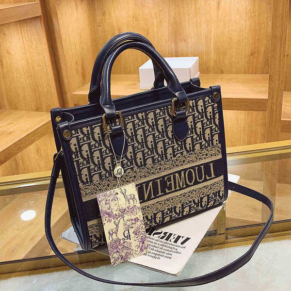 stuff sacks lattice bag women's large capacity black friday new autumn and winter texture sling shoulder versatile atmospheric tote bag
stuff sacks lattice bag women's large capacity black friday new autumn and winter texture sling shoulder versatile atmospheric tote bag