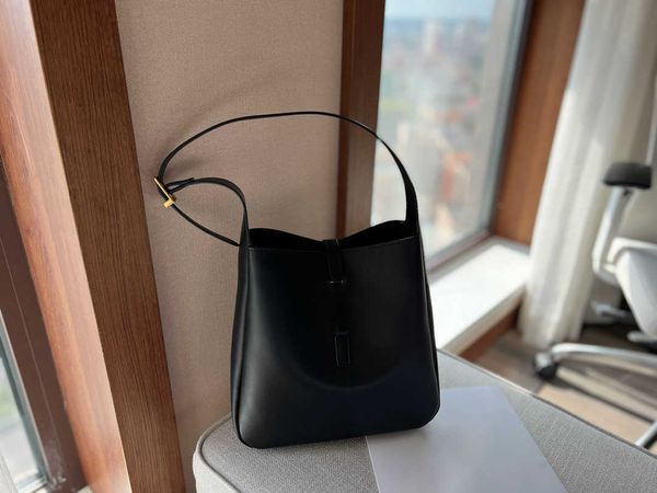 fall/winter fashion leather shoulder bags 2022 purse designer luxury handbag woman crossbody bag tote underarm bag black convenient carry gi
fall/winter fashion leather shoulder bags 2022 purse designer luxury handbag woman crossbody bag tote underarm bag black convenient carry gi