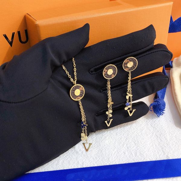 luxury design gold pendant set necklace earrings faux leather stainless steel fashion womens necklaces choker chain pendant wedding jewelry, Silver
luxury design gold pendant set necklace earrings faux leather stainless steel fashion womens necklaces choker chain pendant wedding jewelry, Silver