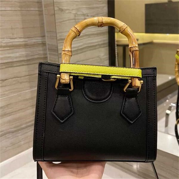 luxury bags shoulder phone women designer fashion diana handbag totes classic bamboo bag wallet cross body metallic vintage temperamen
luxury bags shoulder phone women designer fashion diana handbag totes classic bamboo bag wallet cross body metallic vintage temperamen