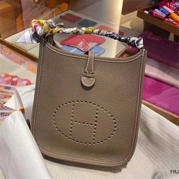 herme designer bags 222 evelyn new h family bag mini messenger bag togo leather fashion versatile bucket women
herme designer bags 222 evelyn new h family bag mini messenger bag togo leather fashion versatile bucket women