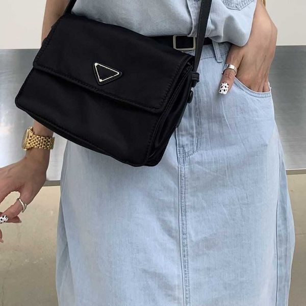 luxury designer shoulder bags new fashion trend casual multi-functional underarm crossbody exquisite nylon envelope messenger bag factory di 
luxury designer shoulder bags new fashion trend casual multi-functional underarm crossbody exquisite nylon envelope messenger bag factory di