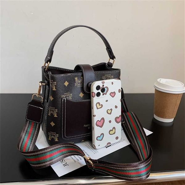 handbag texture women's new fashion portable shoulder personalized versatile messenger bag bucket bag
handbag texture women's new fashion portable shoulder personalized versatile messenger bag bucket bag