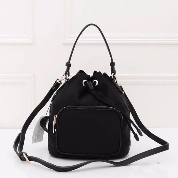 luxurys drawstring bucket bag man classic leather cross body purses fashion leisure time women shoulder purse designers easy to carry when t
luxurys drawstring bucket bag man classic leather cross body purses fashion leisure time women shoulder purse designers easy to carry when t