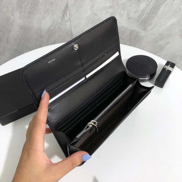 luxury man woman purses clutch bags fashion brand long wallets women men cowhide purse multi-function designers business card holdersbagss, Red;black
luxury man woman purses clutch bags fashion brand long wallets women men cowhide purse multi-function designers business card holdersbagss, Red;black