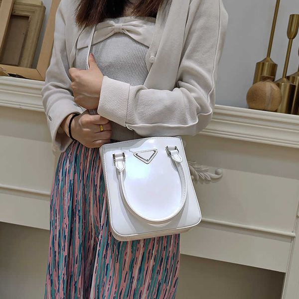 ladies luxury designer handbag high-end leather fashion tote exquisite look shoulder portable messenger diagonal bag factory direct sales
ladies luxury designer handbag high-end leather fashion tote exquisite look shoulder portable messenger diagonal bag factory direct sales