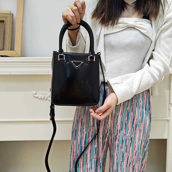 women's luxury designer handbag shoulder bags crossbody bags tote mini leather tote with appearance level shoulders portable messenger
women's luxury designer handbag shoulder bags crossbody bags tote mini leather tote with appearance level shoulders portable messenger