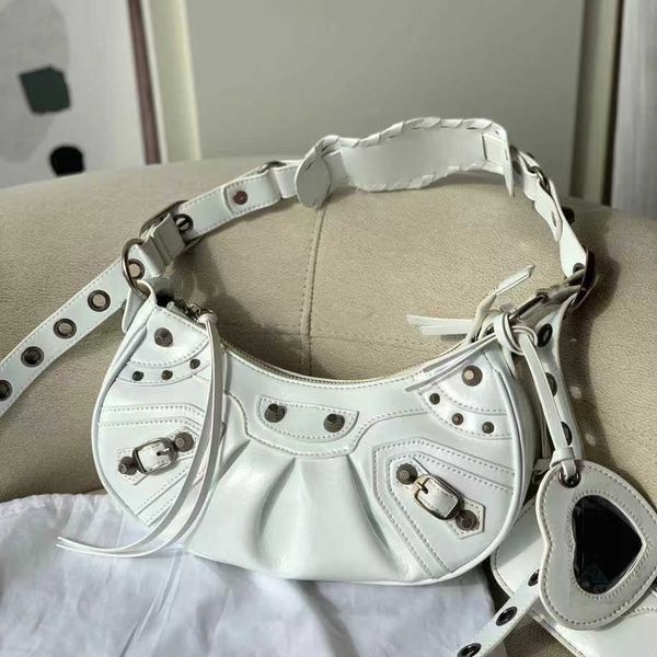 designer bag 2022s le cagole motorcycle bag genuine leather handbag messenger bags woman shoulder cross body bag wallet locomotive bags abfi
designer bag 2022s le cagole motorcycle bag genuine leather handbag messenger bags woman shoulder cross body bag wallet locomotive bags abfi