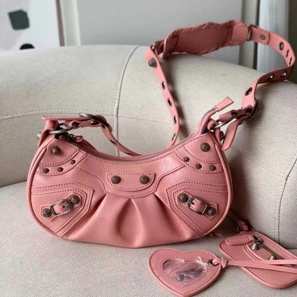 le cagole 2022s le cagole motorcycle bag genuine leather handbag messenger bags woman shoulder cross body bag wallet locomotive 2023 apou
le cagole 2022s le cagole motorcycle bag genuine leather handbag messenger bags woman shoulder cross body bag wallet locomotive 2023 apou
