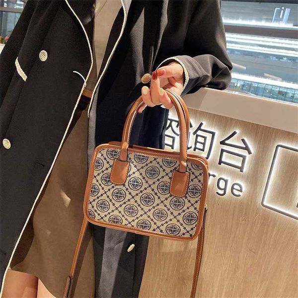 design purse bag female new fashion printed pillow bag portable sling single shoulder diagonal
design purse bag female new fashion printed pillow bag portable sling single shoulder diagonal