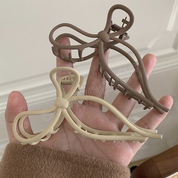 fashion hollow bowknot hair clip clamps for women matte geometric metal ponytail clips headdress hair accessories, Slivery;golden
fashion hollow bowknot hair clip clamps for women matte geometric metal ponytail clips headdress hair accessories, Slivery;golden